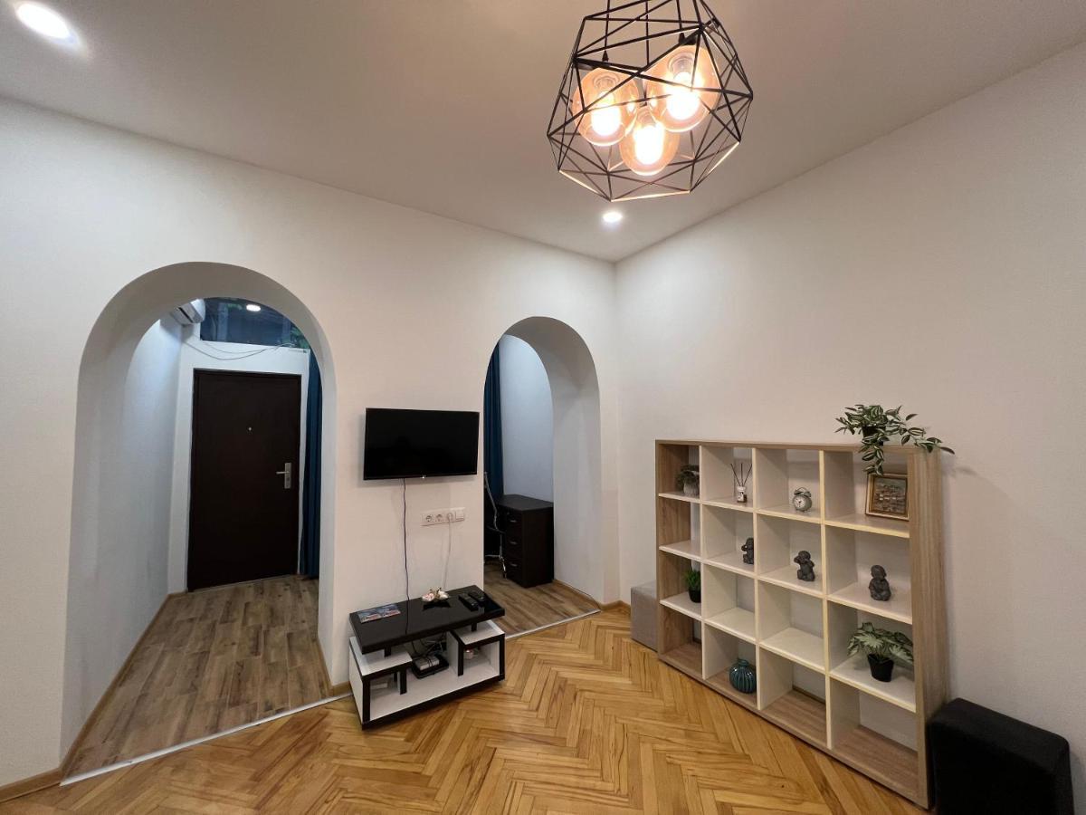 Cosy Apartment In Tbilisi Centre Экстерьер фото