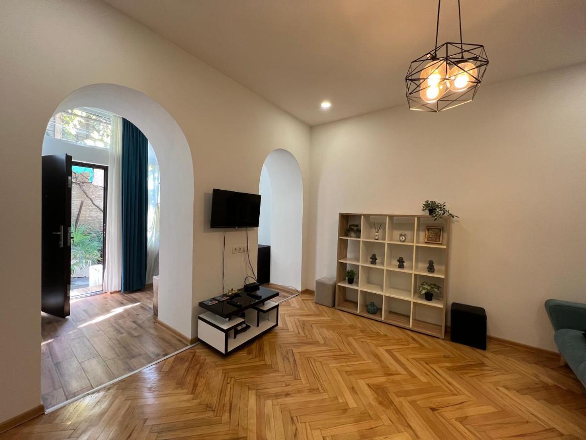 Cosy Apartment In Tbilisi Centre Экстерьер фото